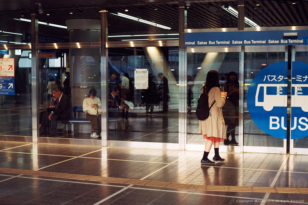 名古屋バスターミナル - Lomography 400